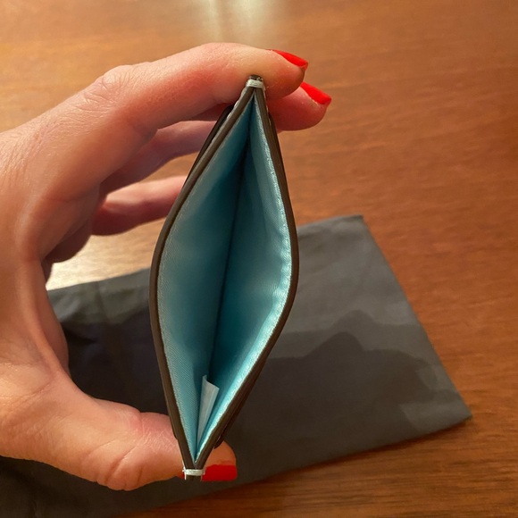 💯🩵 Authentic Tory Burch Emerson Patent Slim
Card Holder - Picture 3 of 5